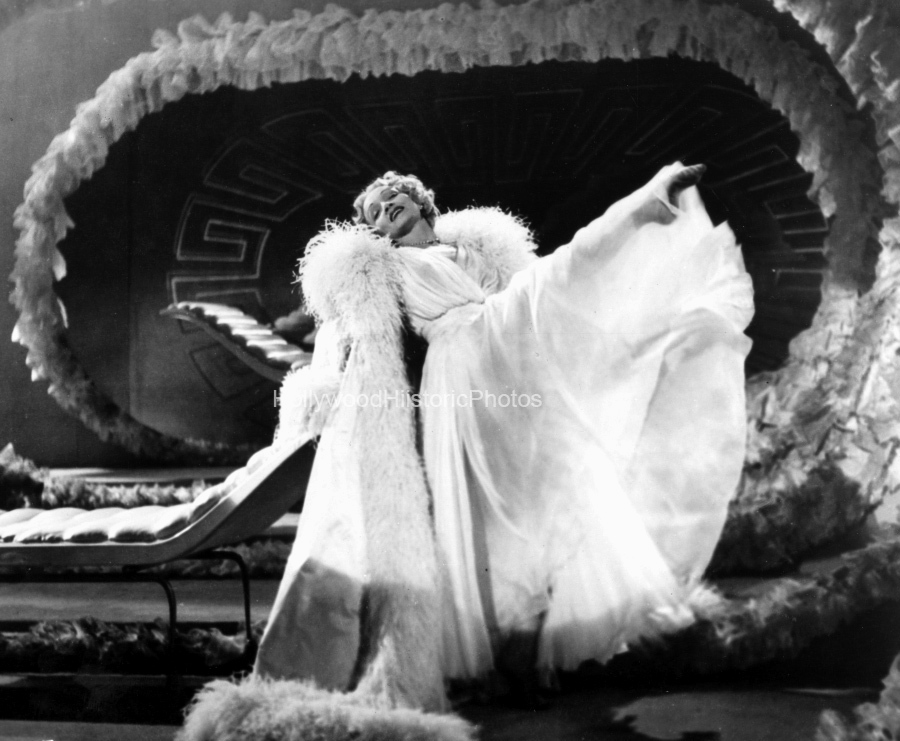 1950 in Stage Fright wm.jpg